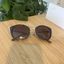 Burberry Cat eye Sunglasses