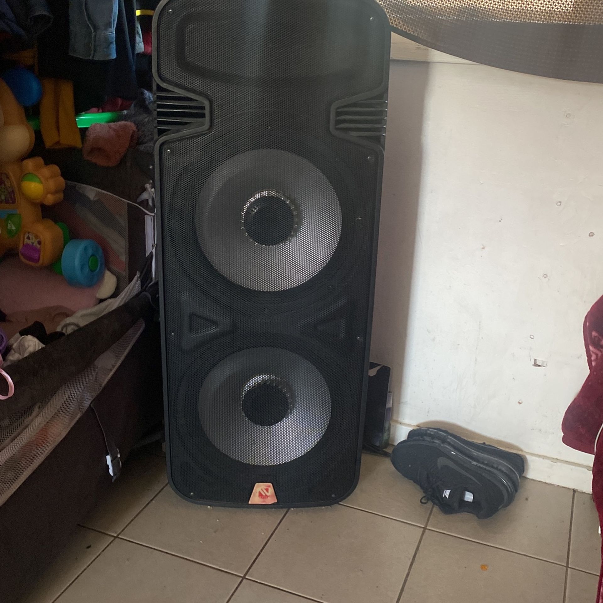 Nutek Speaker