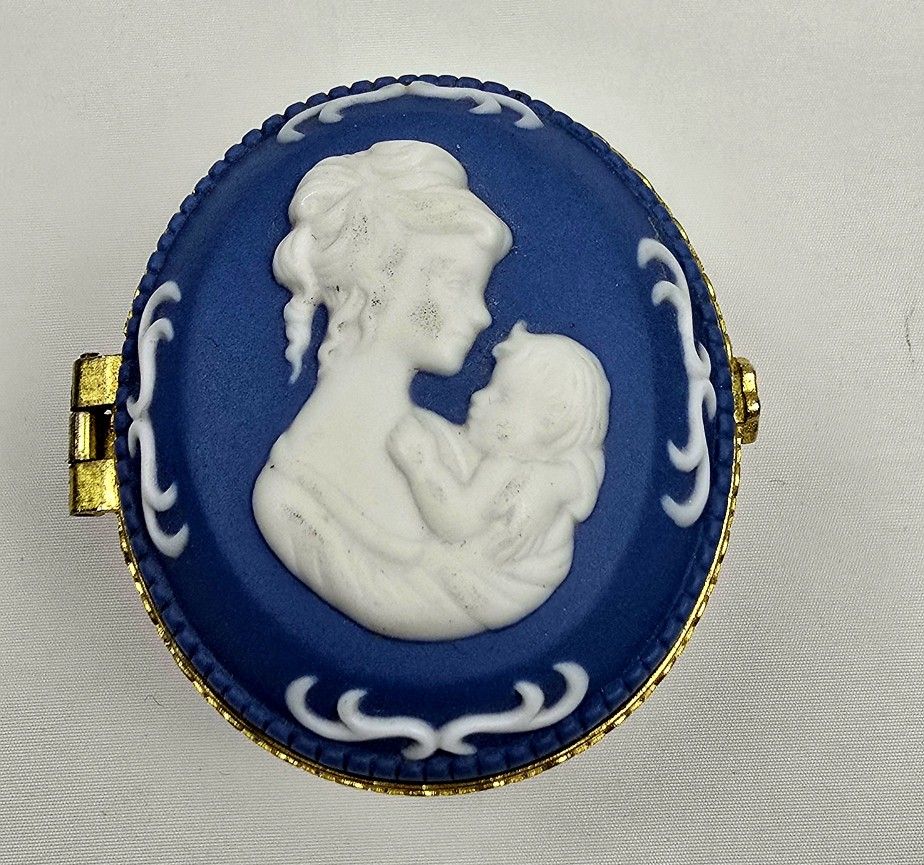 Blue Porcelain Trinket Box – Mother & Child Cameo – Gold Trim – Vintage