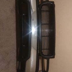 GMC/Chevy/Tahoe/Yukon 99-O6 Front Bumper And Grill 