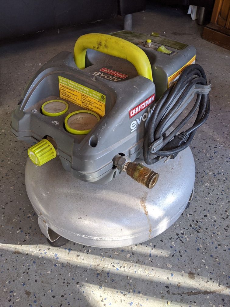 3 gallon Craftsman evolv oiless air compressor for Sale in Garden Grove