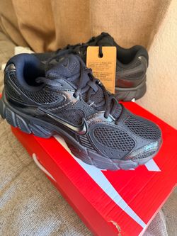 All black Nike V5 RNR