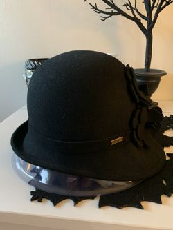 Delux Cloche Hat
