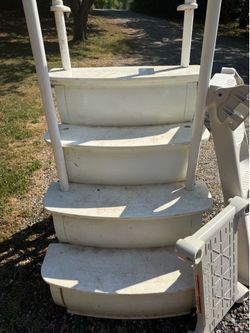 Above ground pool stairs