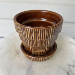 McCoy Pottery 1953 Basketweave Pattern No. 19 Flower/Plant Pot with Attached Saucer