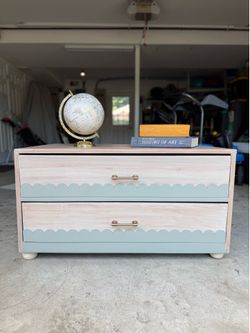 Coffee table/trunk with drawers