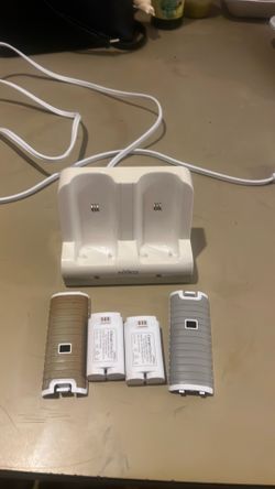 Nintendo Wii w n battery pack and charger