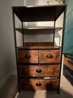 Dresser/shelf