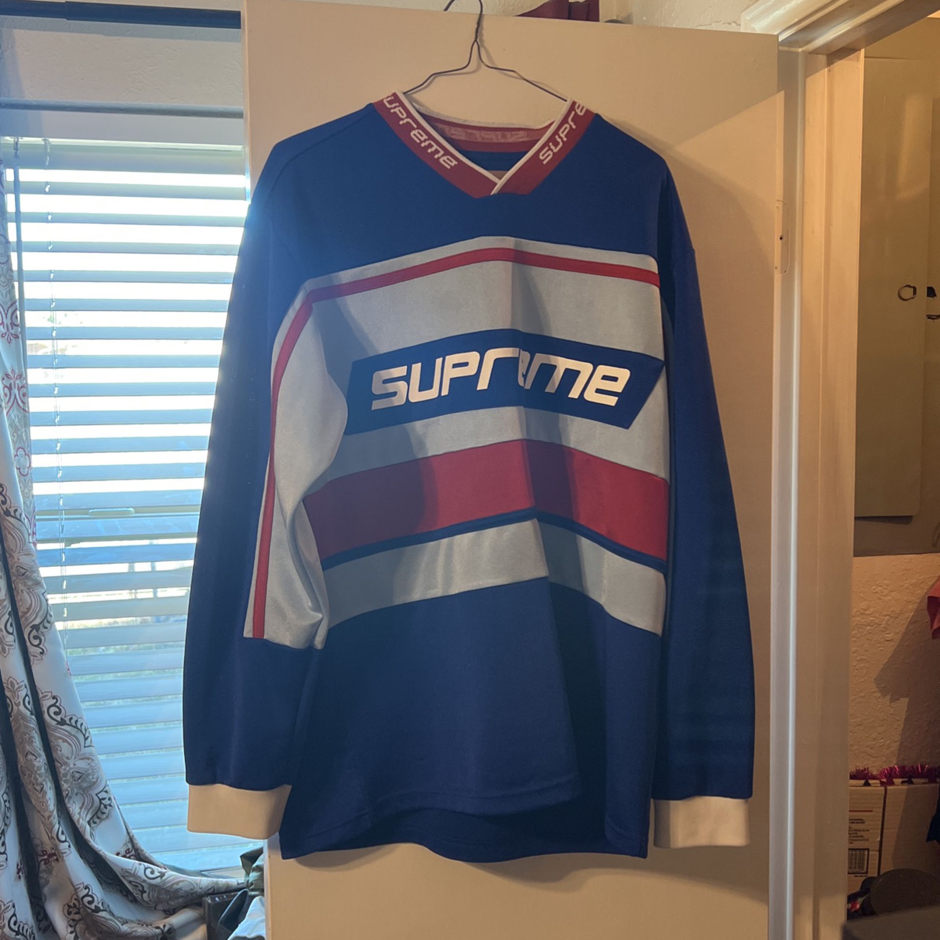 Supreme Hockey Jersey. Size Large