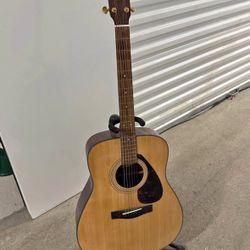 Yamaha Guitar + Stand 
