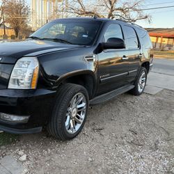 Vendo bonita 07 tahoe  con frente a interior de Cadillac rines 22   $$ 5300 precio a tratar