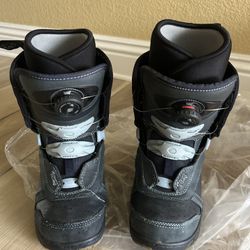  Women’s Vans Snowboots 6.5
