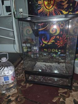 Reptile tank enclosure