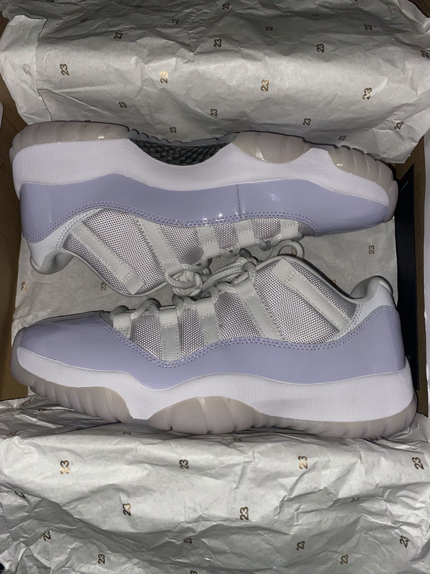 Jordan 11 RETRO Low Pure Violet