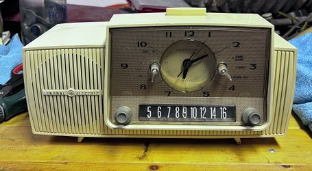 Vintage GE Radio