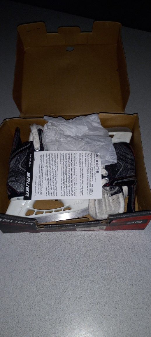 YOUTH 8" BAUER ICE SKATES IN BOX
