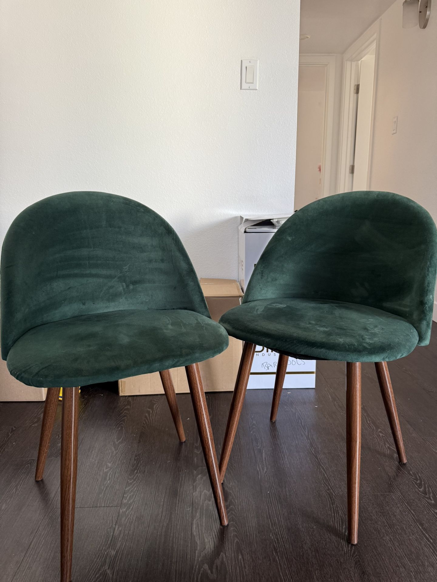 ✨ Mid-Century Modern Velvet Chairs (Set of 2) – MOVING SALE! ✨