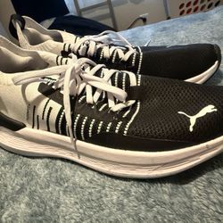 Pumas Men’s Tennies 