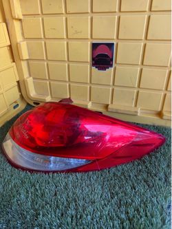 2013 Hyundai Veloster Right/Passenger Side Tail Light part