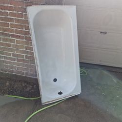 Bath Tub Left $100.00 Righ Now, Need To Be Claned 100% Almost New