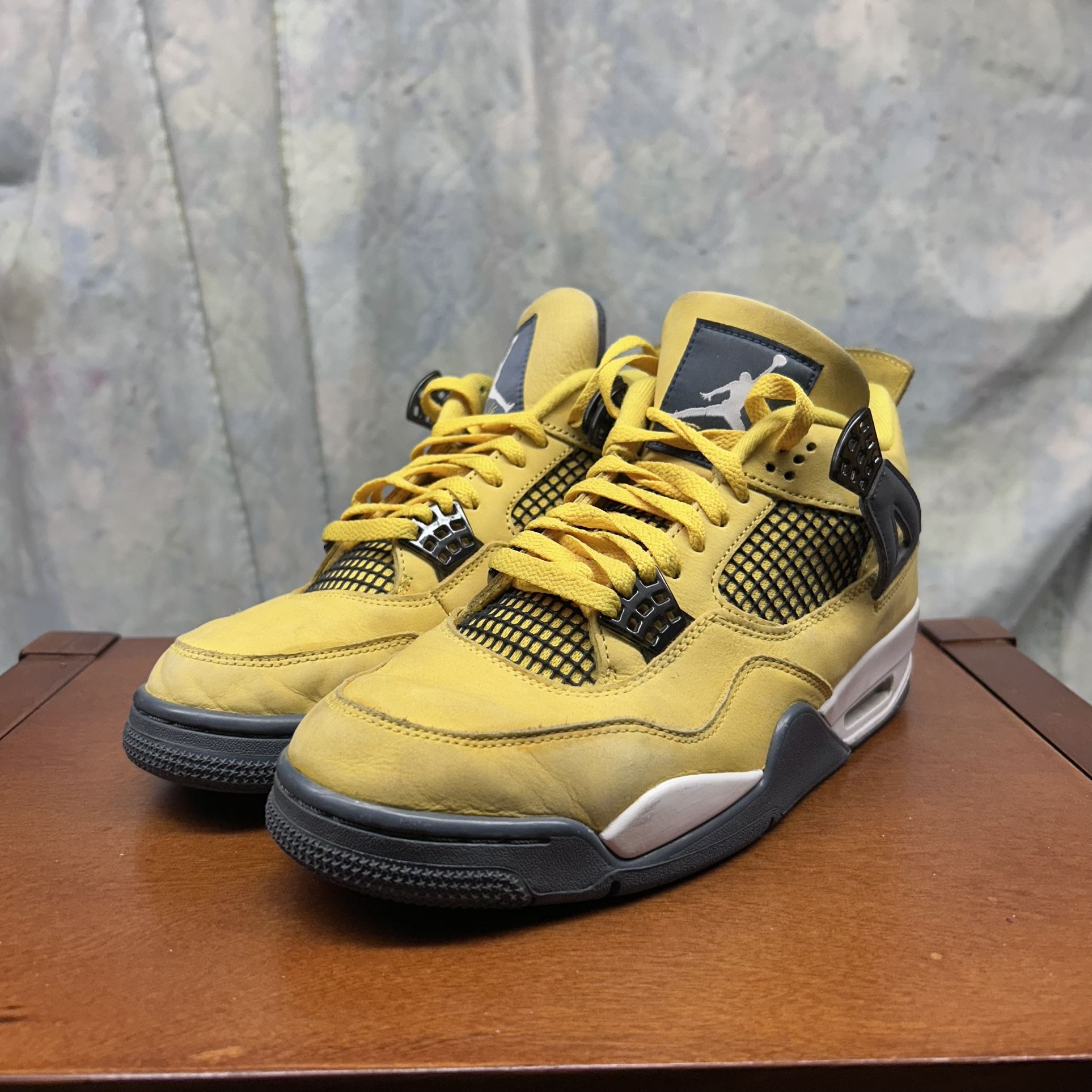 Size 9.5 - Jordan 4 Retro Mid Lightning