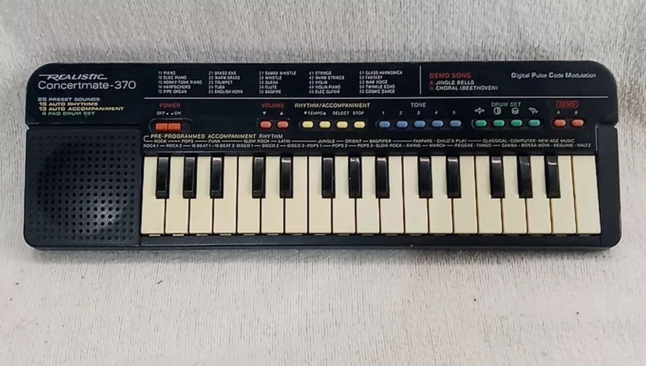 Realistic Concertmate 370 Portable Electronic Music Keyboard 25 Sound Tone Bank