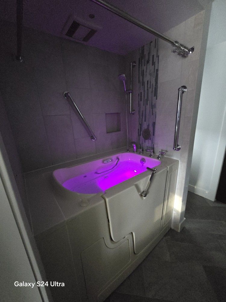 Brand New Walk In Bathtub, Jets, Air Jets, Inline Heater, And Suction Drain
