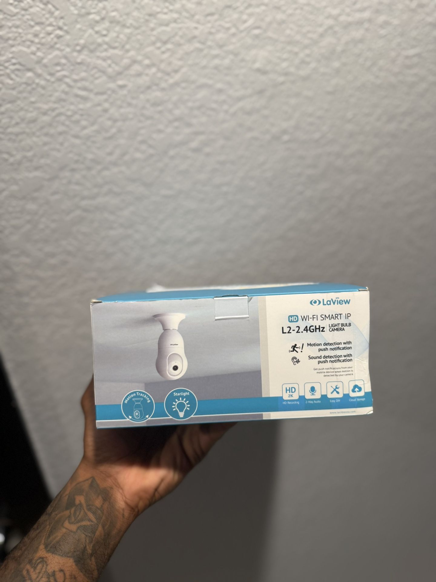 LAVIEW 4MP Bulb Security Camera 2.4GHz, 360° 2K Security Cameras 2 Pack- WHITE