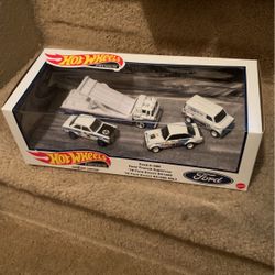 Hot Wheels Premium Ford Race Team
