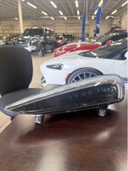 McLaren GT headlight (2019–2023)