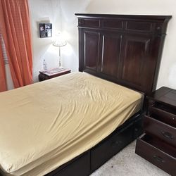 Queen Matching bedroom Set.