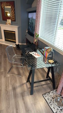 Modern Desk W/Clear Acrylic Chair