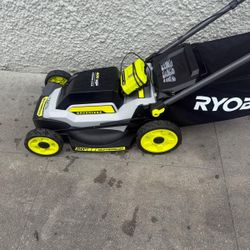 Lawnmower ryobi self propelled 21 inchs costumer return to Home Depot like new 