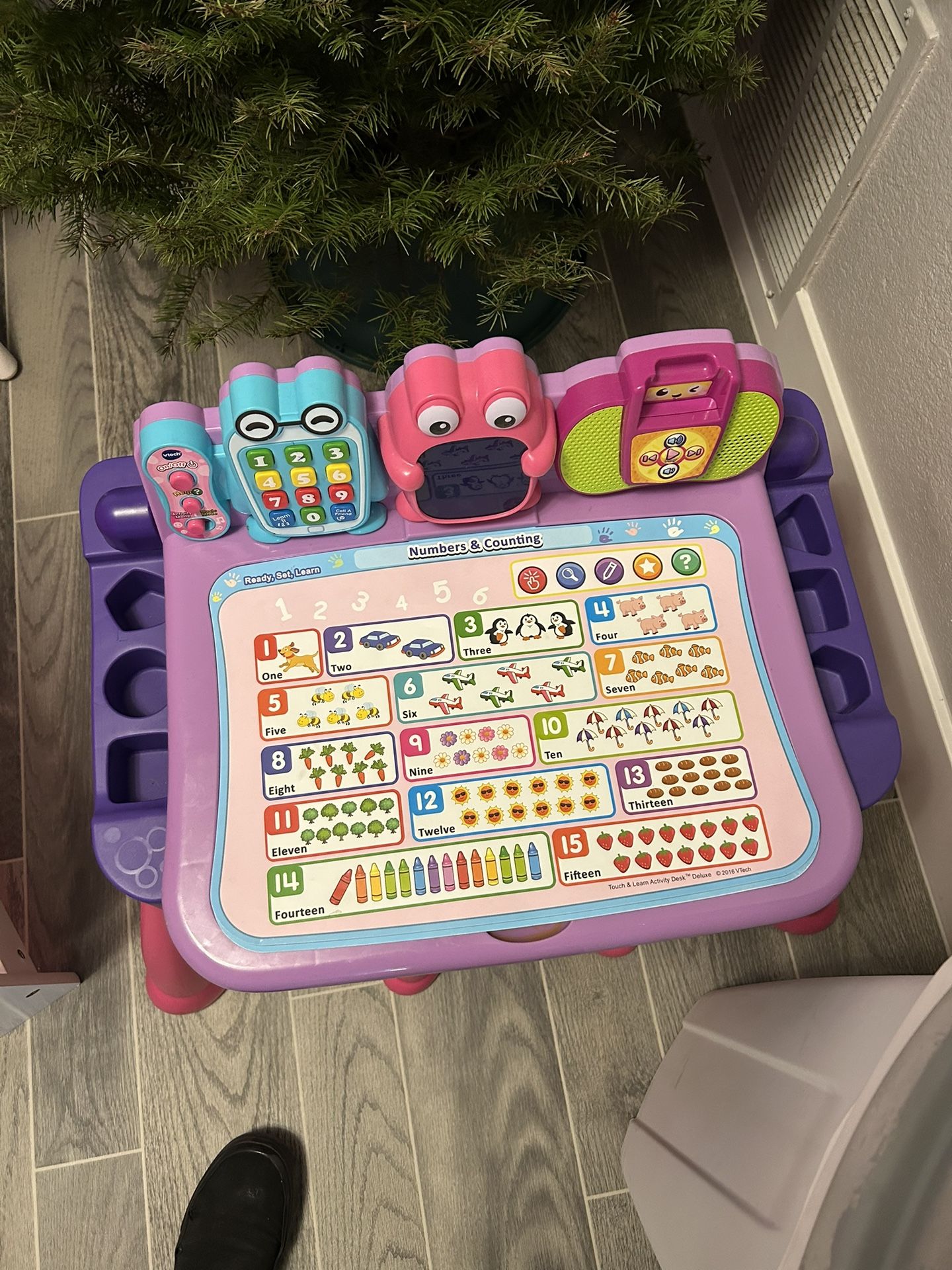 Toddler Learning Desk 25$