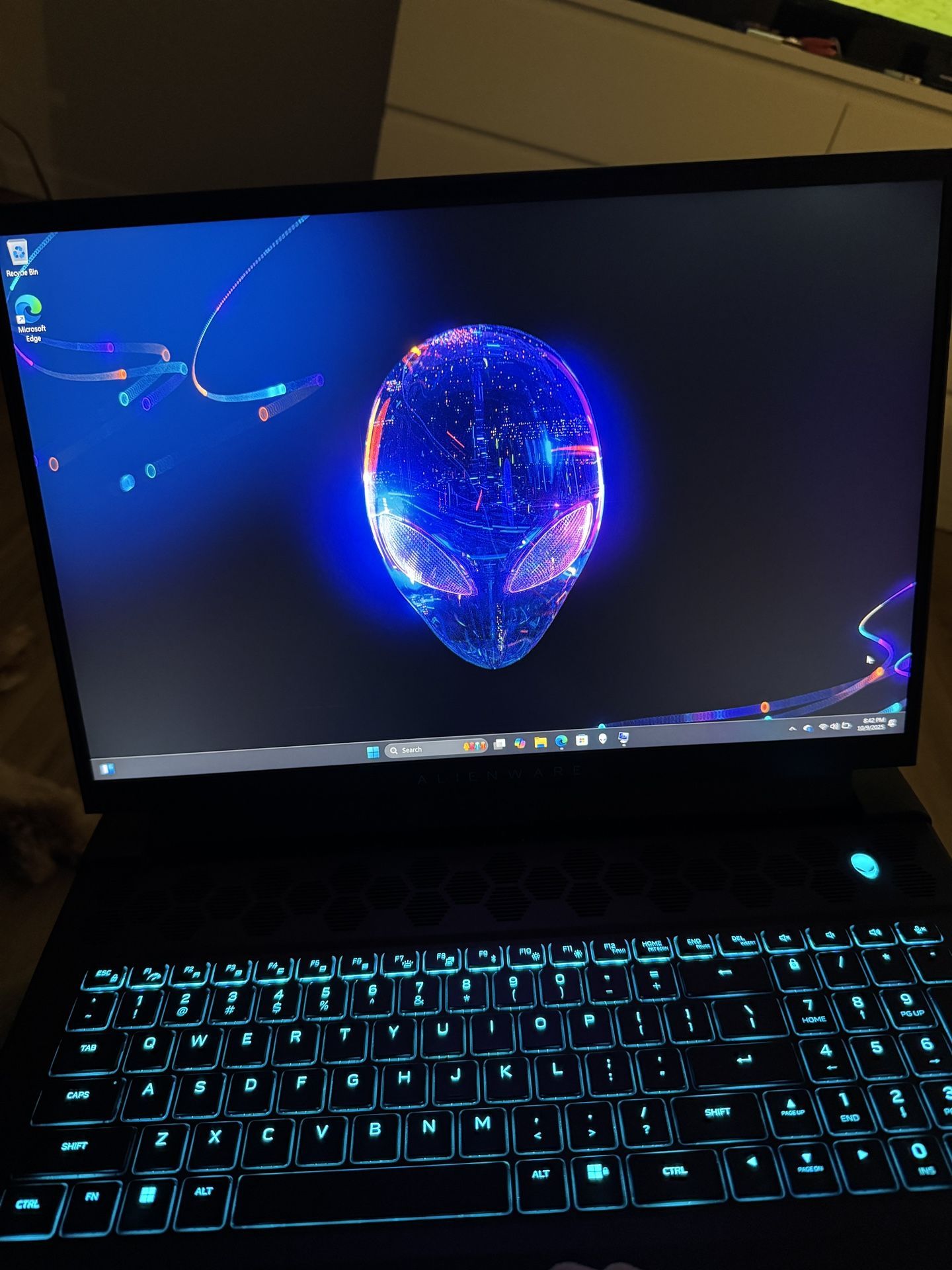 Alienware M18 R1 | RTX 4090 🔥| Intel i9 (13 Gen) | 16 GB RAM | QHD 18” Screen