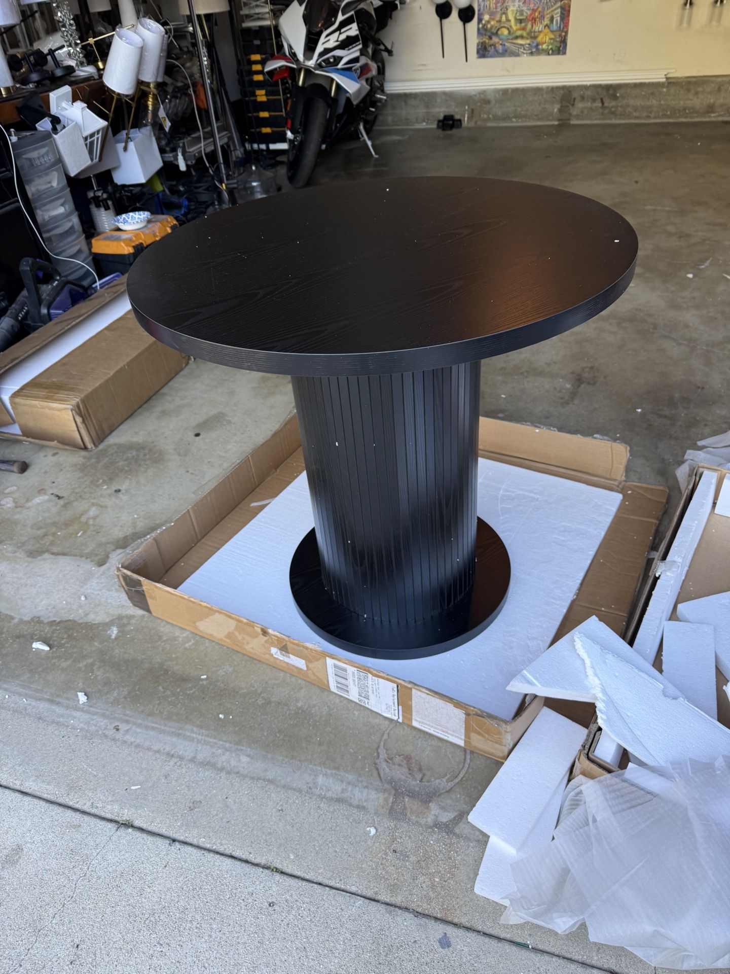 LUVIOHOME 31.5 inch Round Dining Table for 2, Modern Farmhouse Kitchen Table, Small Circle Dining Tables