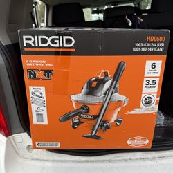 Ridgid 6 Gallon 3.5 Peak Wet/dry Vacuum