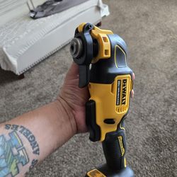 ATOMIC 20V MAX Cordless Brushless Oscillating Multi Tool (Tool Only NEW)