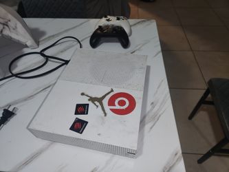 Xbox ONE Two Controllers Used But Works Great
