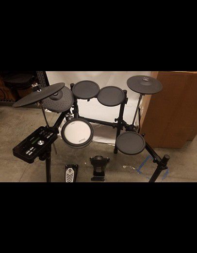 Yamaha DTX502 Drum Set