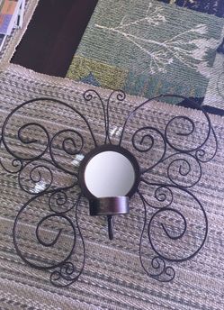 Tea light candle holder
