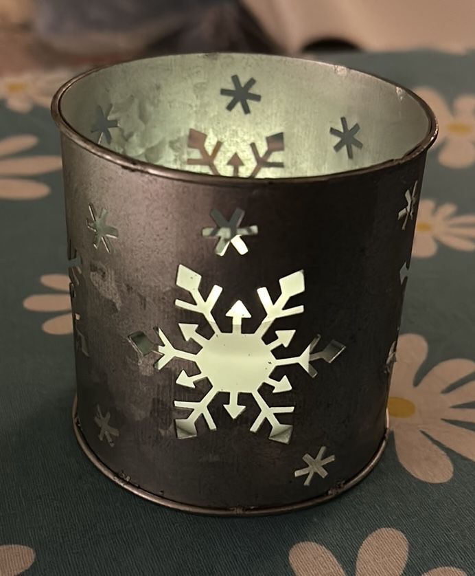 Metal Snowflake Tea Light Holders (7)