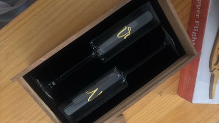 Set of 2 Champagne Flutes in Wooden Gift Box