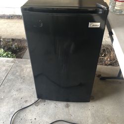 Midea 157L Upright Freezer 