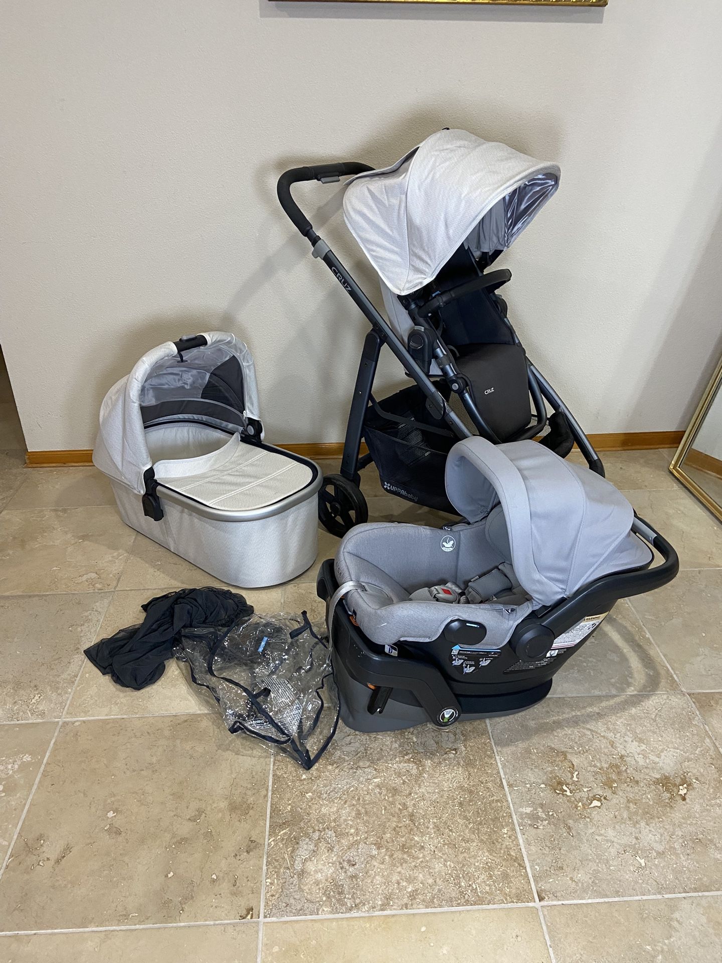 Uppababy Cruz Stroller with Bassinet and Car Seat White