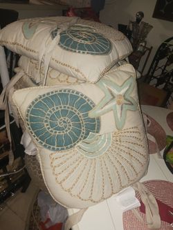 4 LIKE BRAND NEW SEAT CUSHIONS PAID 35.99 JUST 1 SELL ALL 4 FOR 35 FIRM