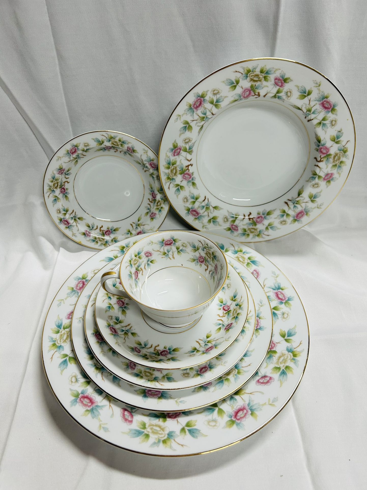Noritake China Set For 10