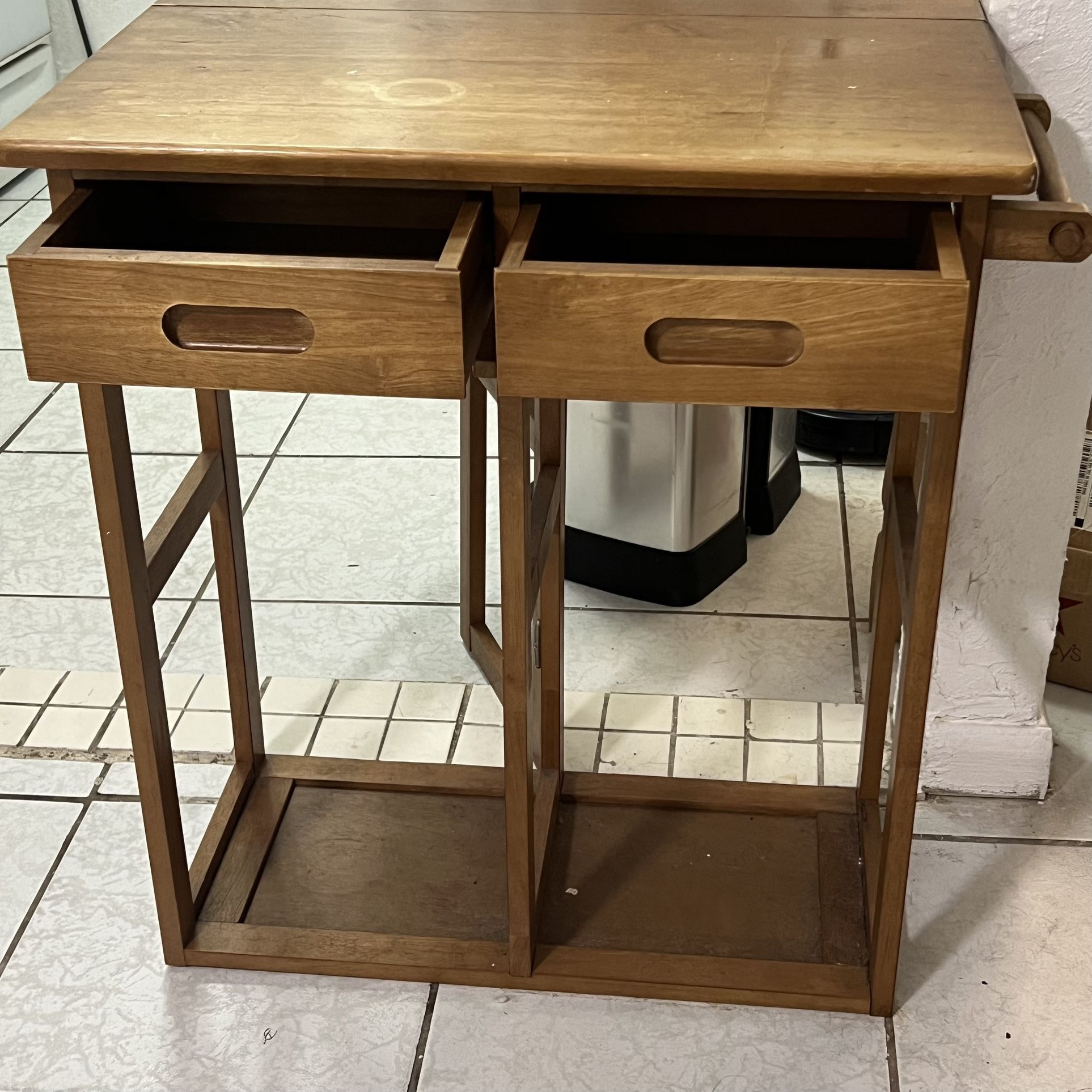 Table With Stools 19 Nw 22nd Ct