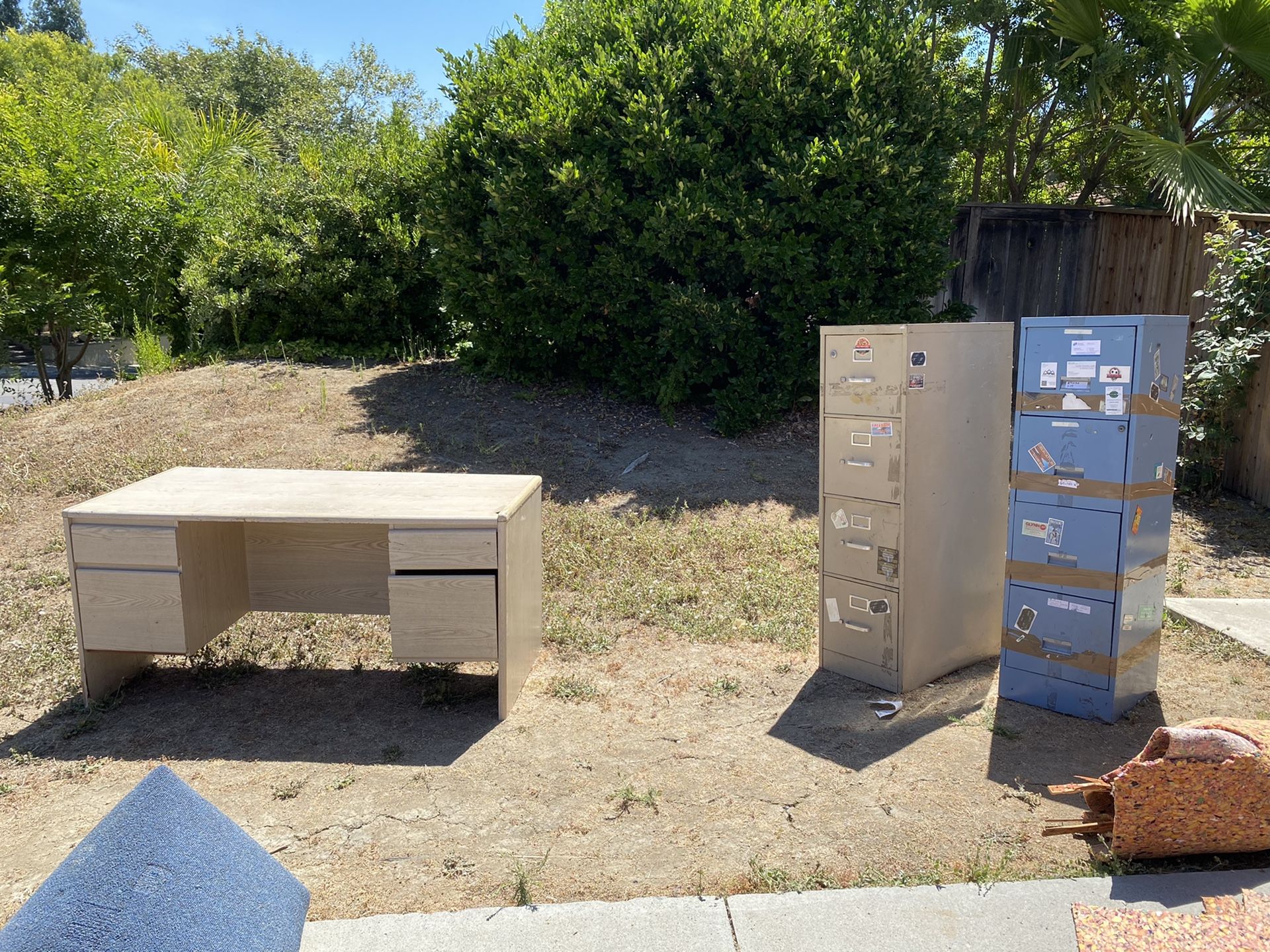 Filing cabinets and desk - FREE