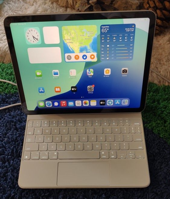 iPad Air 11in M2 512GB/Apple Magic Keyboard $650